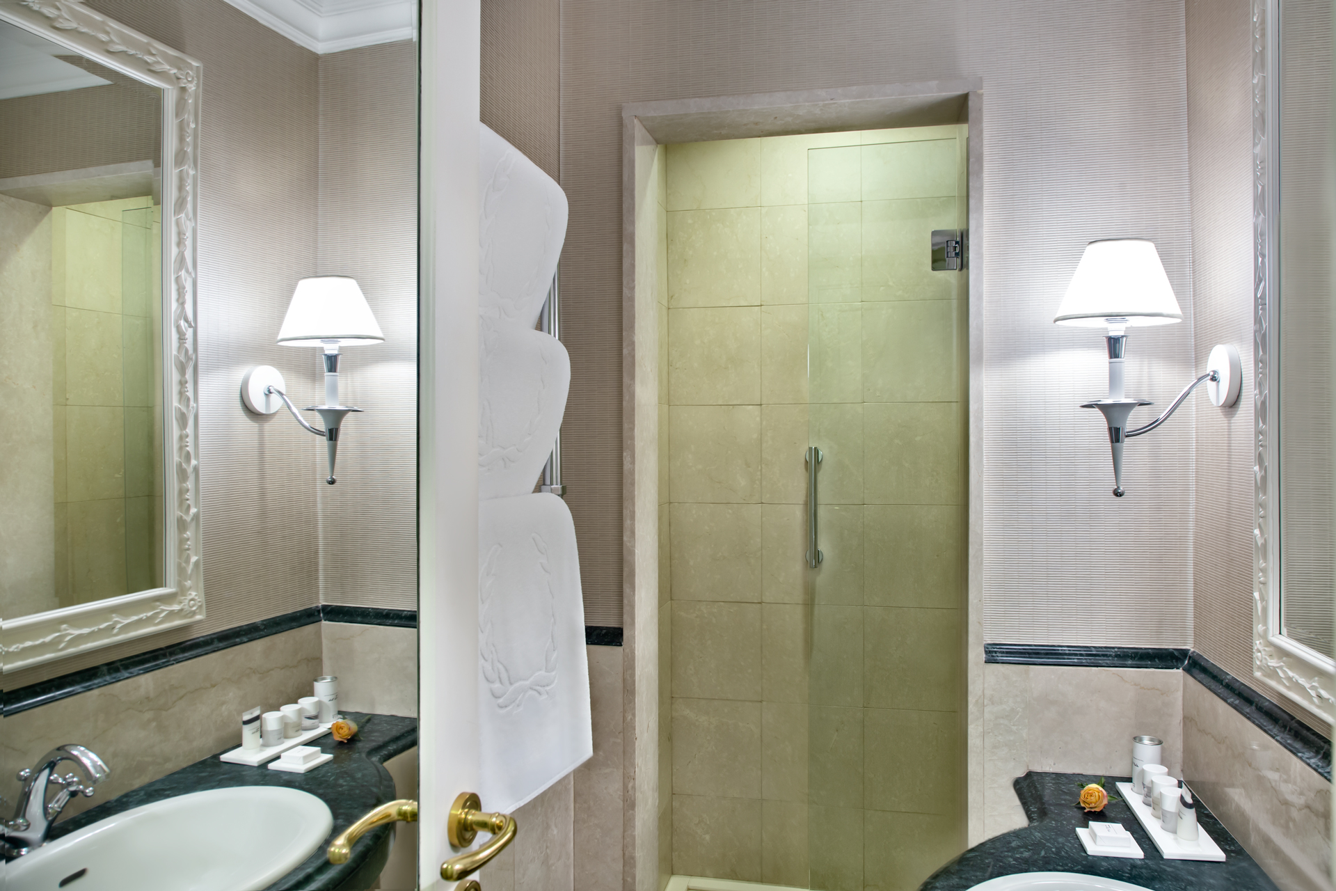 bagno_classic_rome_marriott_grand_hotel_flora